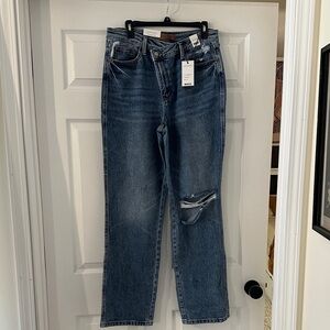 Judy Blue Dark Medium Blue Straight Leg Jeans with Knee Rip